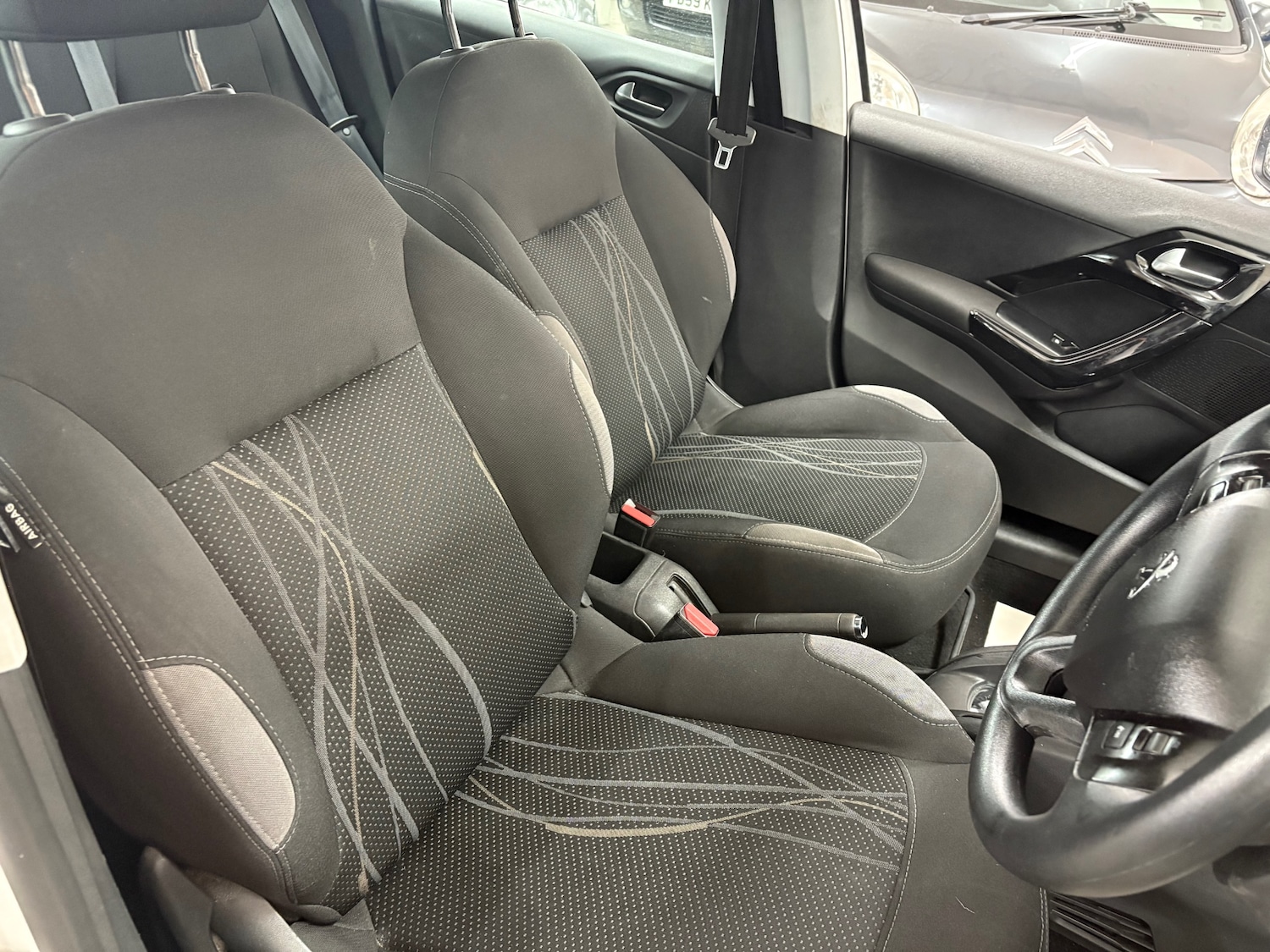 Used Peugeot 208 2014 for sale - 76471378: Photo 11