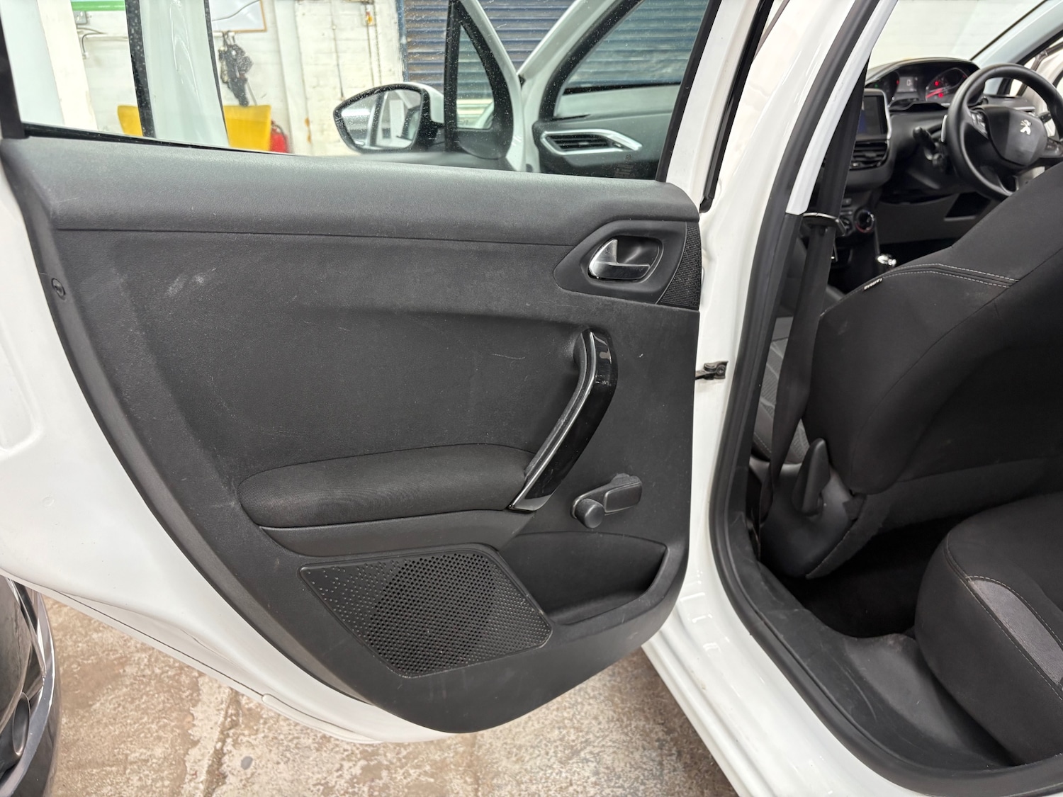 Used Peugeot 208 2014 for sale - 76471378: Photo 18