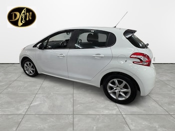 Used Peugeot 208 2014 for sale - 76471378: Photo