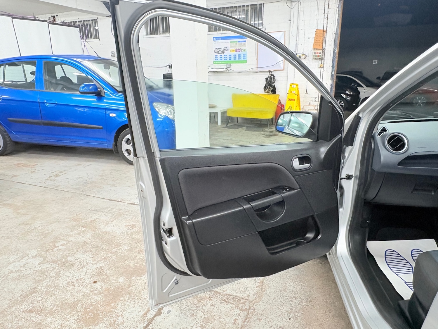 Used Ford Fiesta 2009 for sale - 76596107: Photo 14