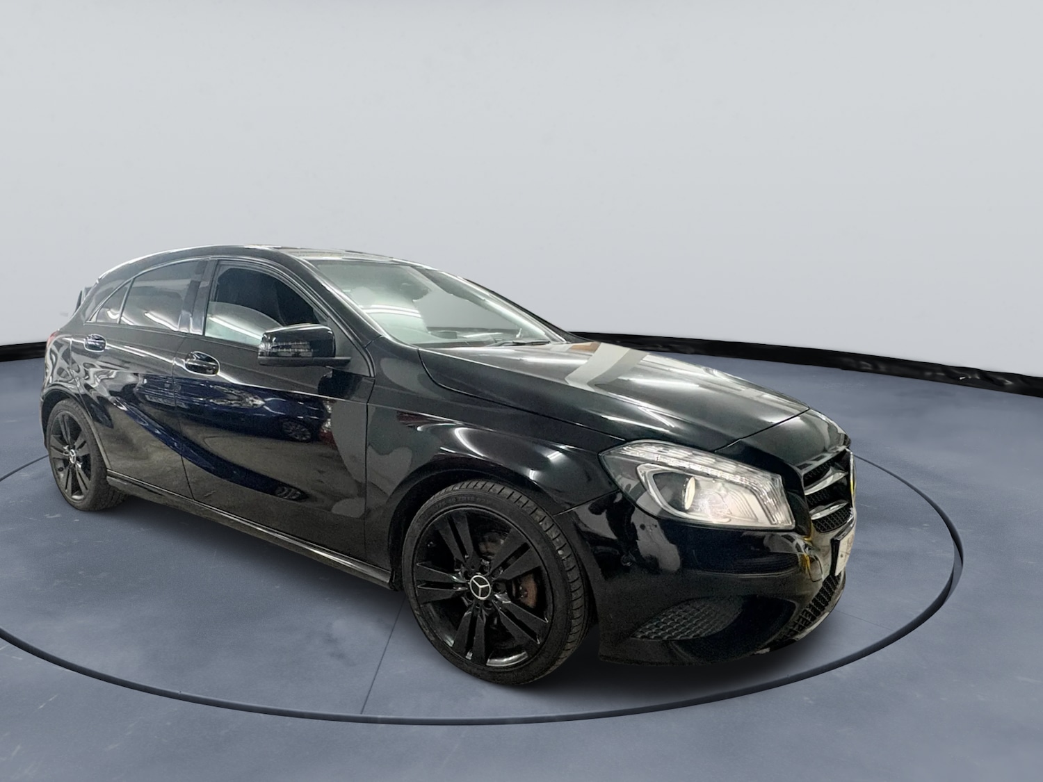 Used Mercedes-Benz A-Class 2015 for sale - 76376976: Photo 2