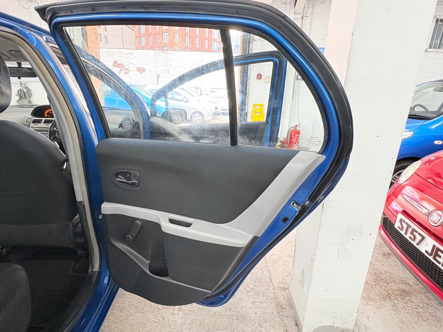 Used Toyota Yaris 2010 for sale - 76172740: Photo 21