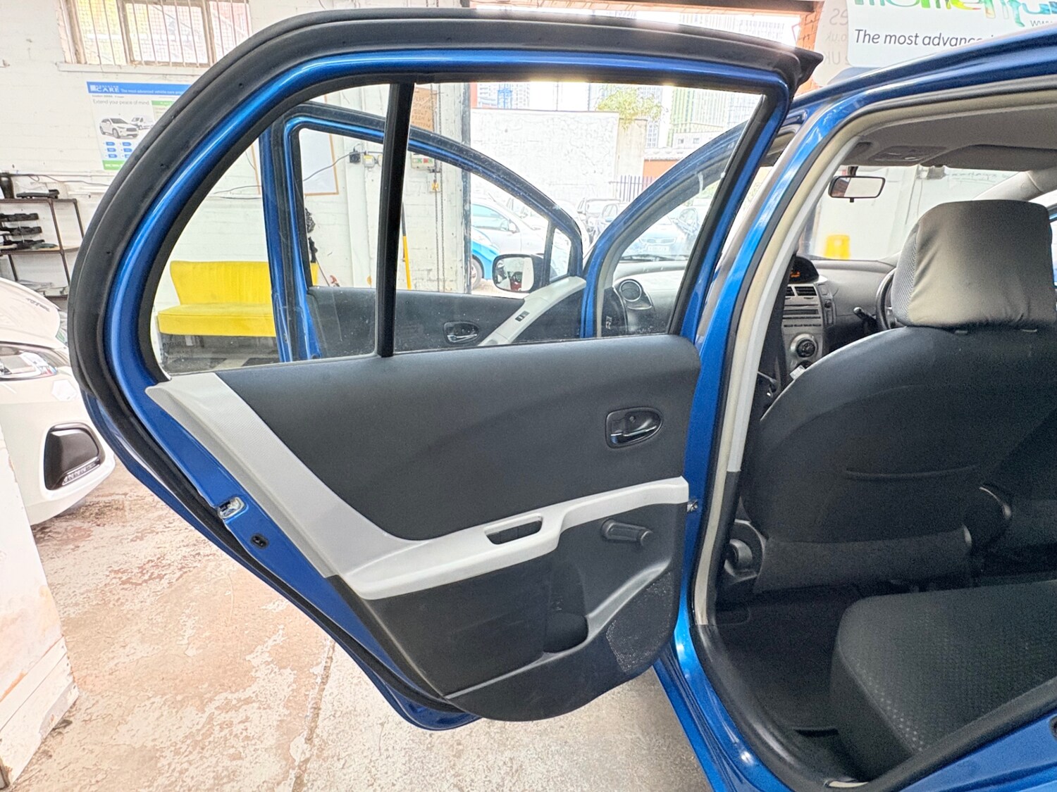 Used Toyota Yaris 2010 for sale - 76172740: Photo 23
