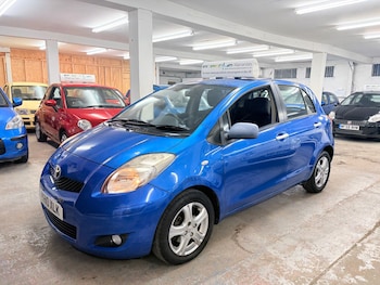 Used Toyota Yaris 2010 for sale - 76172740: Photo 2