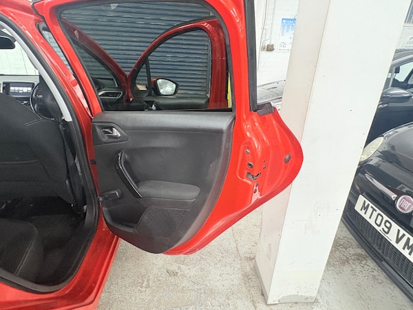 Used Peugeot 208 2016 for sale - 76266197: Photo 24