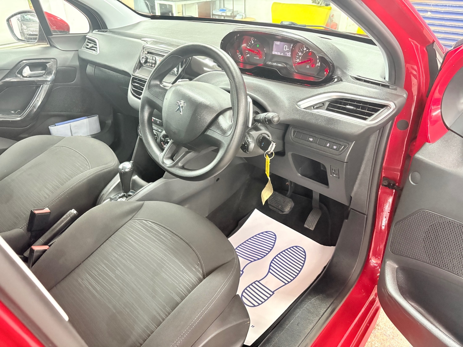 Used Peugeot 208 2012 for sale - 76347277: Photo 11