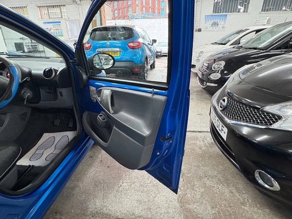 Used Peugeot 107 2009 for sale - 76107560: Photo 18