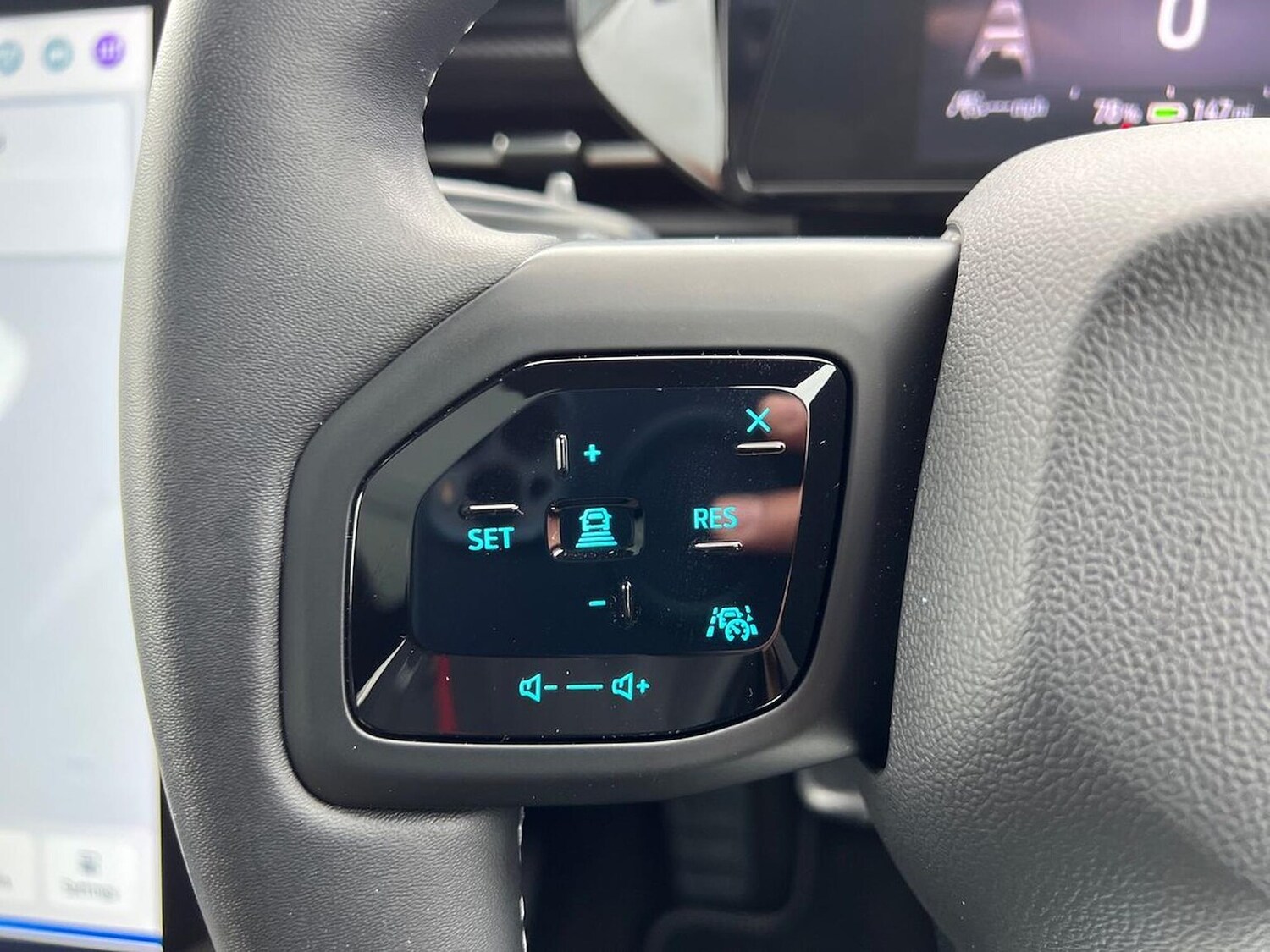 Used Ford Explorer 2024 for sale - 78194321: Photo 28