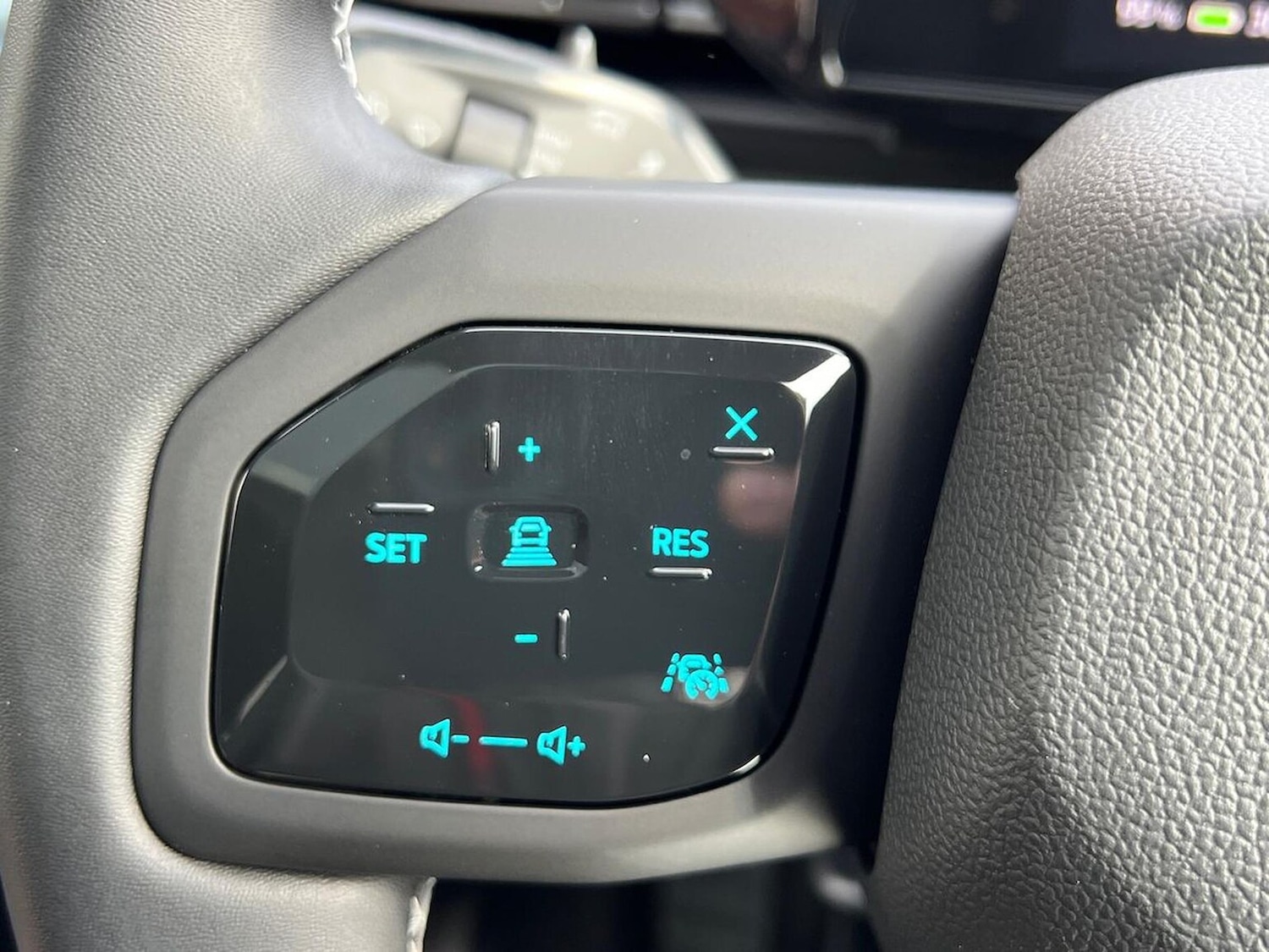 Used Ford Explorer 2026 for sale - 78210260: Photo 28