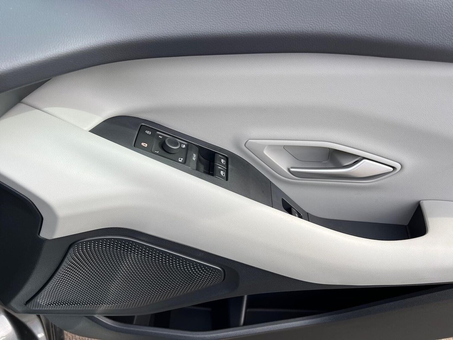 Used Ford Explorer 2026 for sale - 78210260: Photo 32