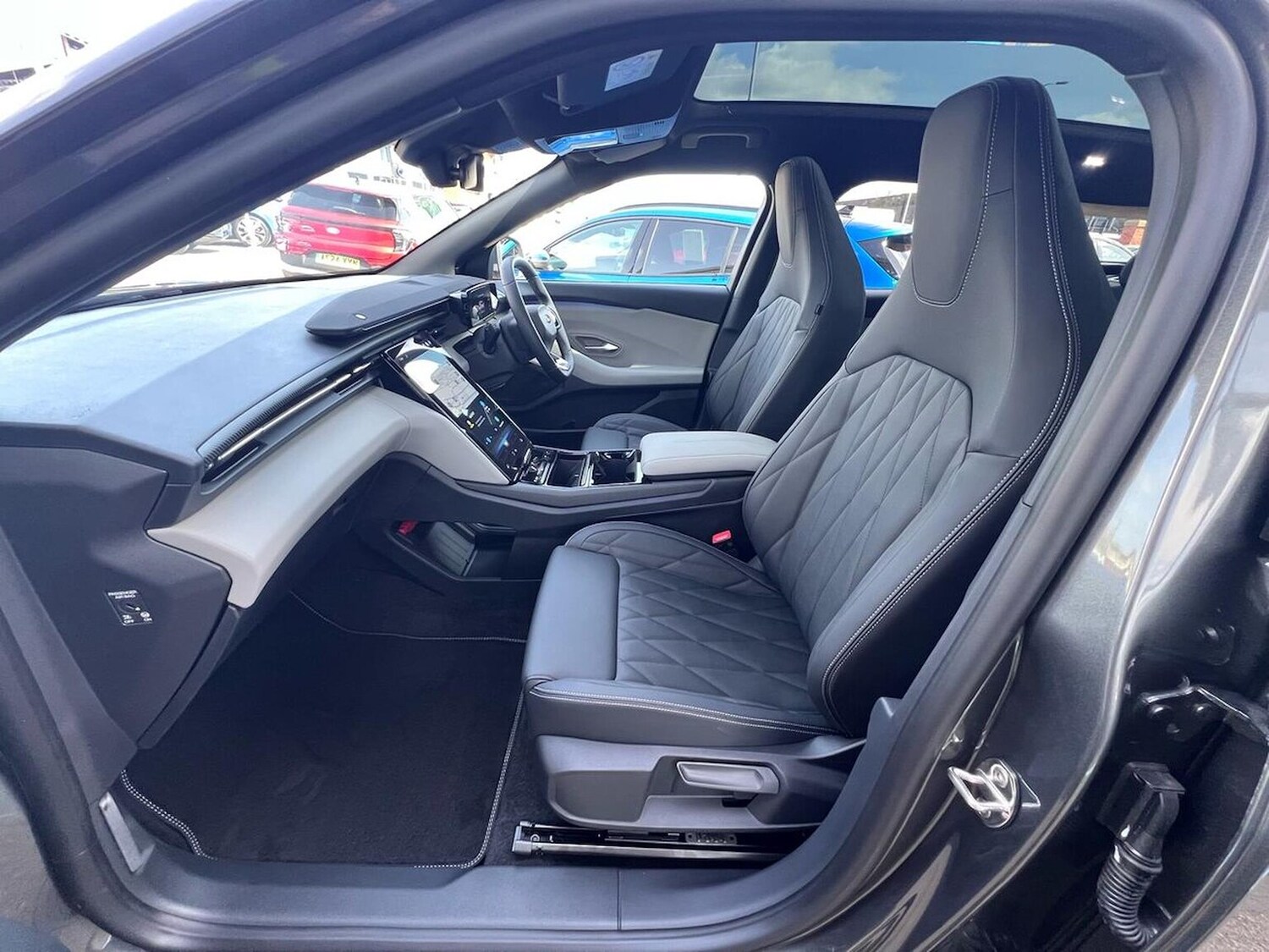 Used Ford Explorer 2026 for sale - 78210260: Photo 37