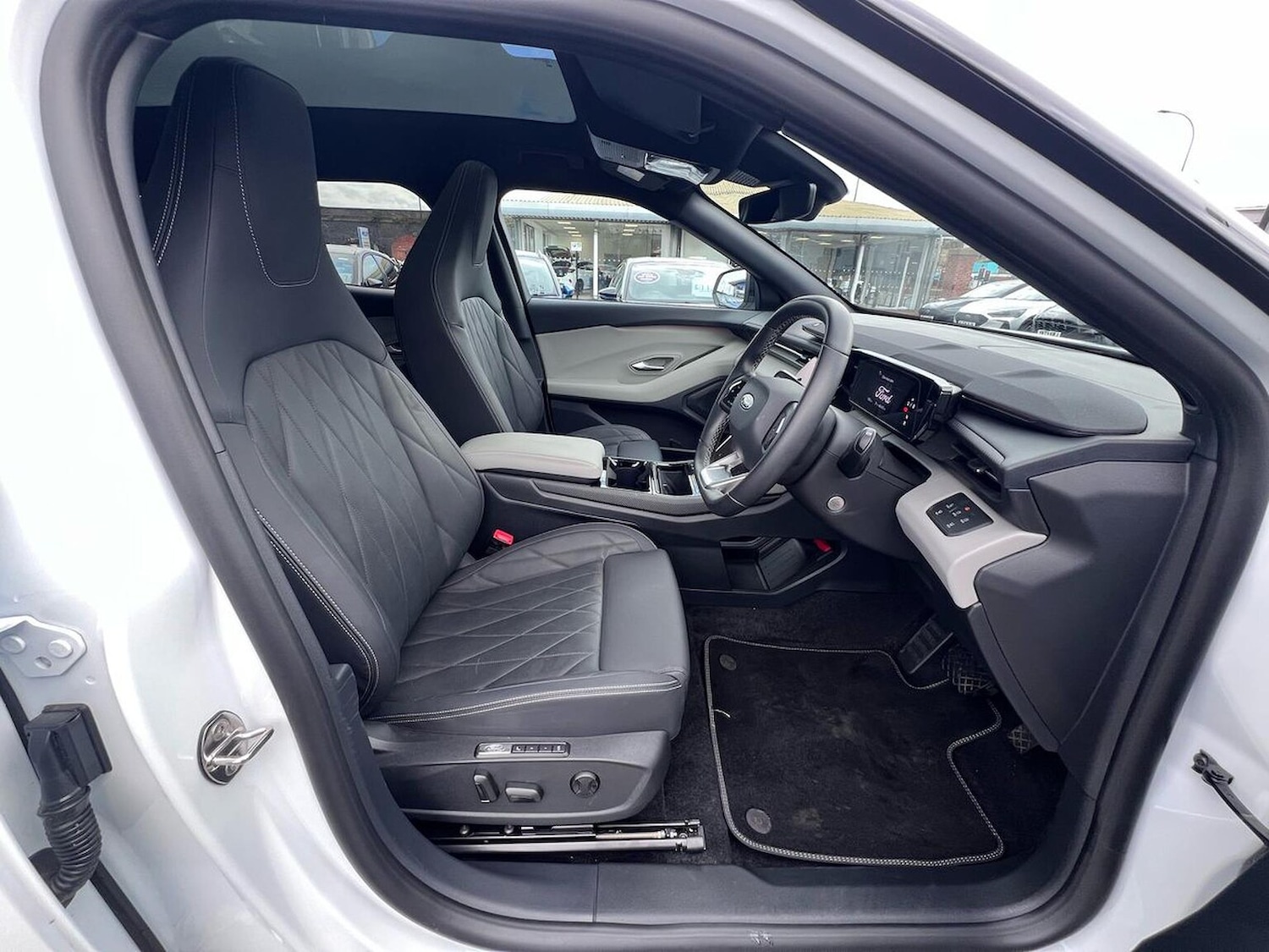 Used Ford Explorer 2025 for sale - 76536626: Photo 31