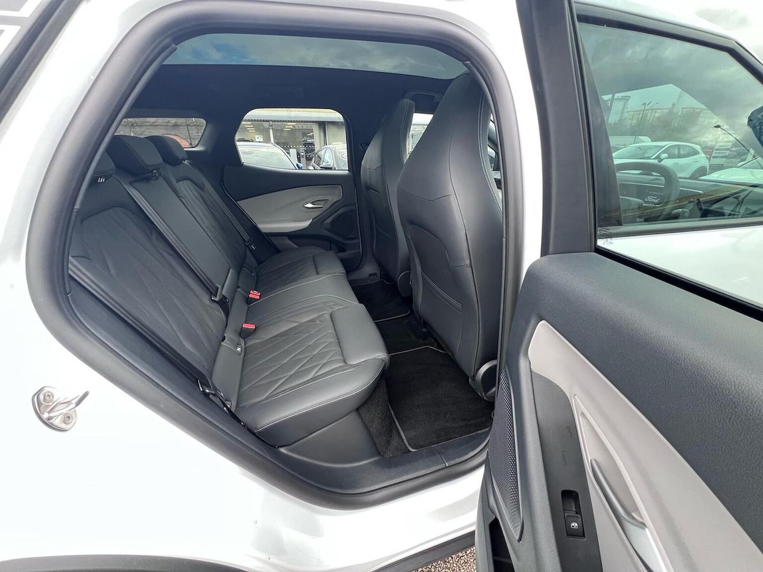 Used Ford Explorer 2025 for sale - 76536626: Photo 33