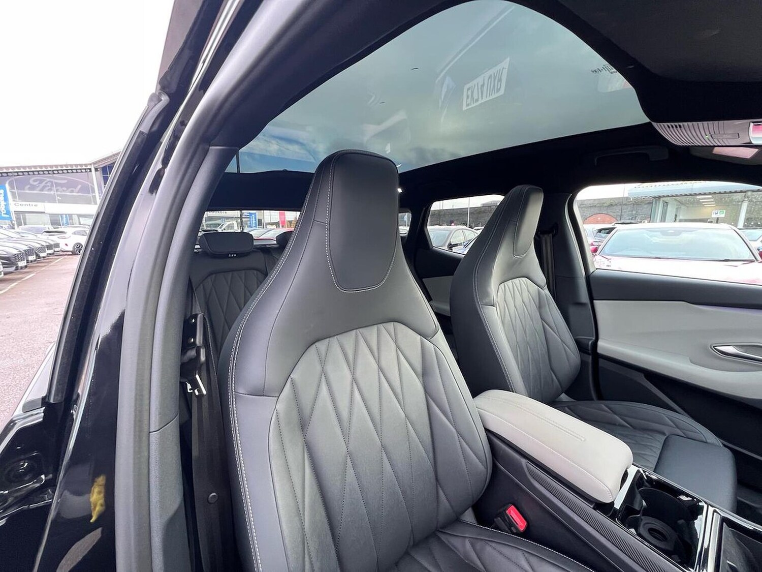 Used Ford Explorer 2025 for sale - 76860028: Photo 32