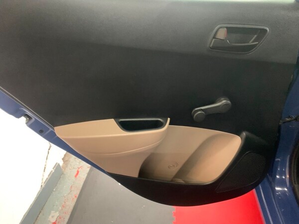 Used Hyundai i10 2016 for sale - 76163758: Photo 17