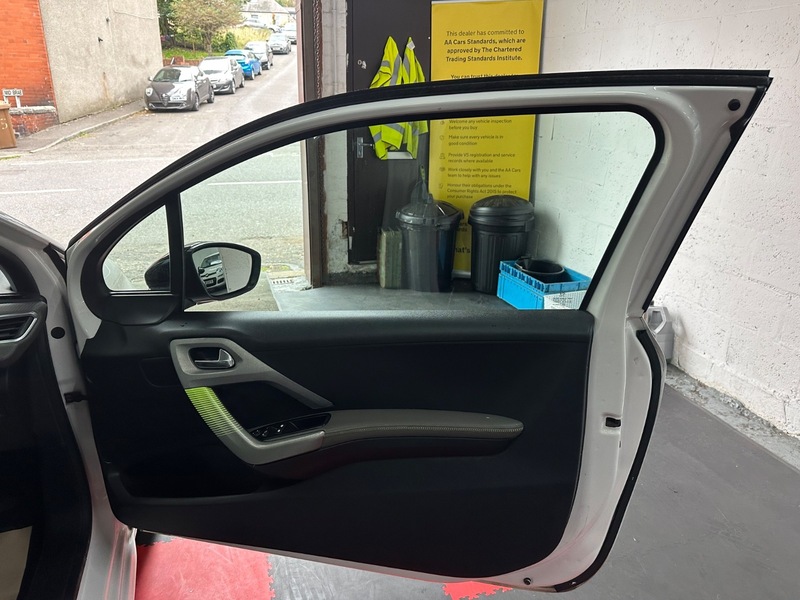 Used Peugeot 208 2015 for sale - 77056514: Photo 18