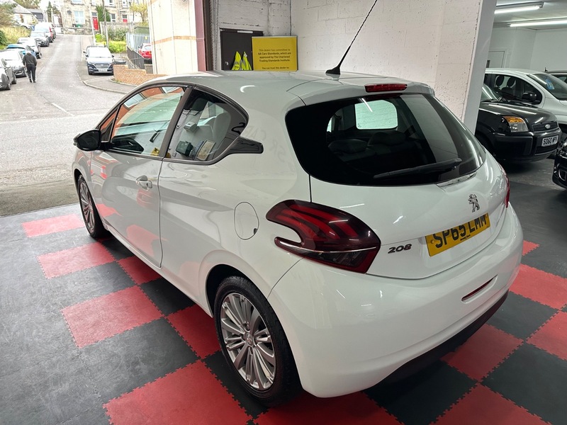 Used Peugeot 208 2015 for sale - 77056514: Photo 3