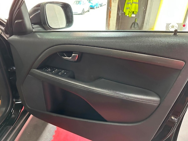 Used Volvo XC70 2015 for sale - 76250250: Photo 34