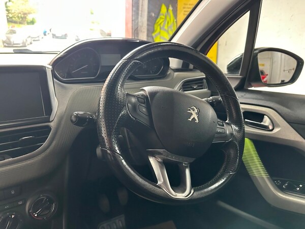 Used Peugeot 208 2015 for sale - 76292263: Photo 15