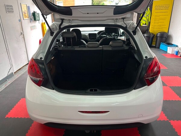 Used Peugeot 208 2015 for sale - 76292263: Photo 17