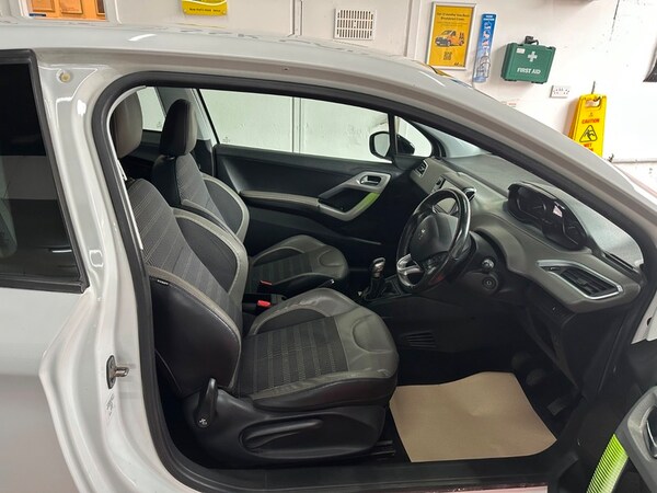Used Peugeot 208 2015 for sale - 76292263: Photo 19