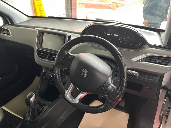 Used Peugeot 208 2015 for sale - 76292263: Photo 20