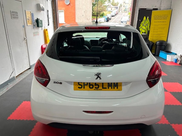 Used Peugeot 208 2015 for sale - 76292263: Photo 4