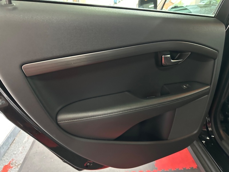 Used Volvo XC70 2015 for sale - 77027732: Photo 23