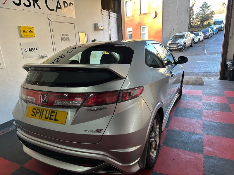 Used Honda Civic 2011 for sale - 76740900: Photo 5