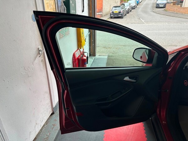 Used Ford Focus 2013 for sale - 76280584: Photo 12