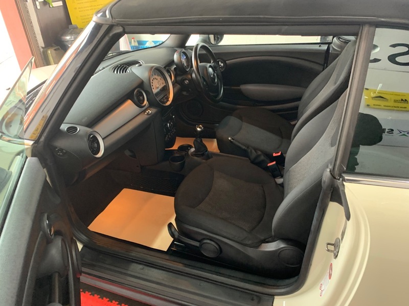 Used MINI Convertible 2011 for sale - 76482627: Photo 15