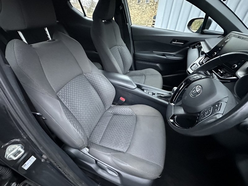 Used Toyota C-HR 2023 for sale - 77677129: Photo 12