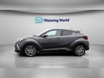 Used Toyota C-HR 2023 for sale - 77181738: Photo