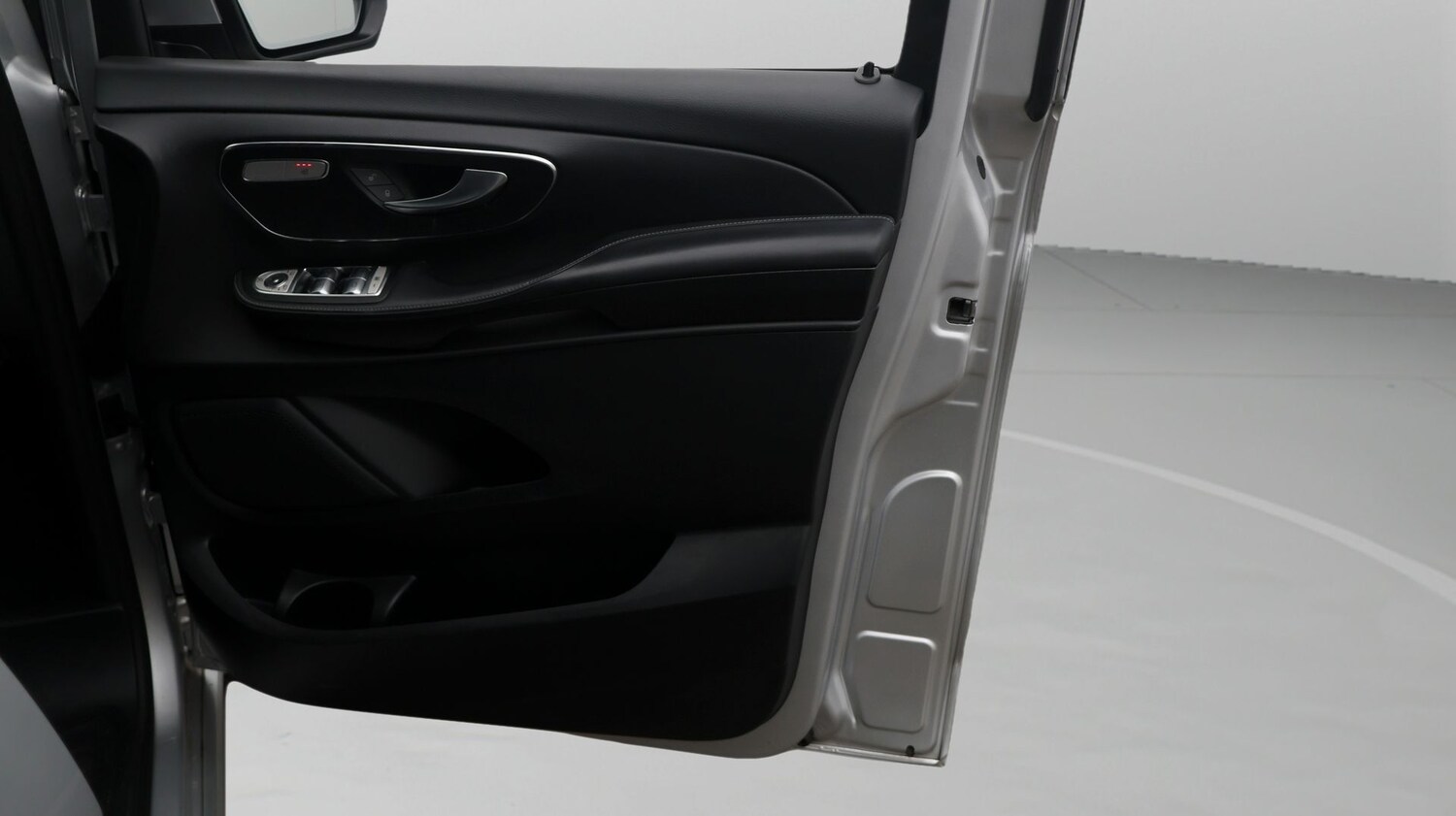 Used Mercedes-Benz V-Class 2023 for sale - 77529376: Photo 15