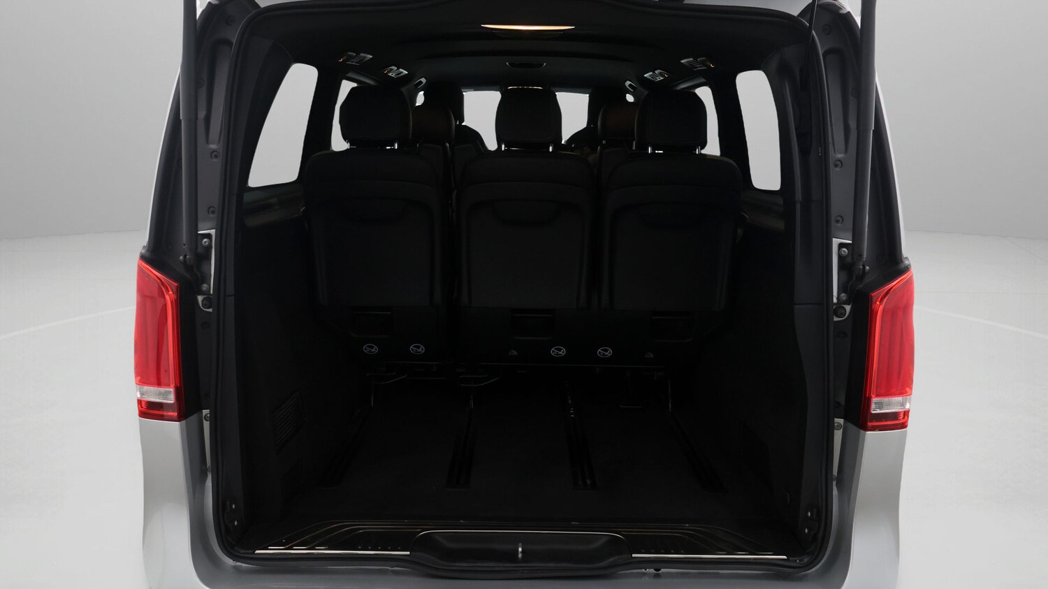 Used Mercedes-Benz V-Class 2023 for sale - 77529376: Photo 17