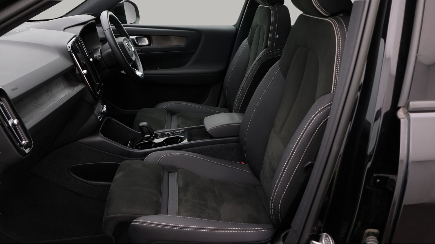 Used Volvo XC40 2023 for sale - 77829620: Photo 14