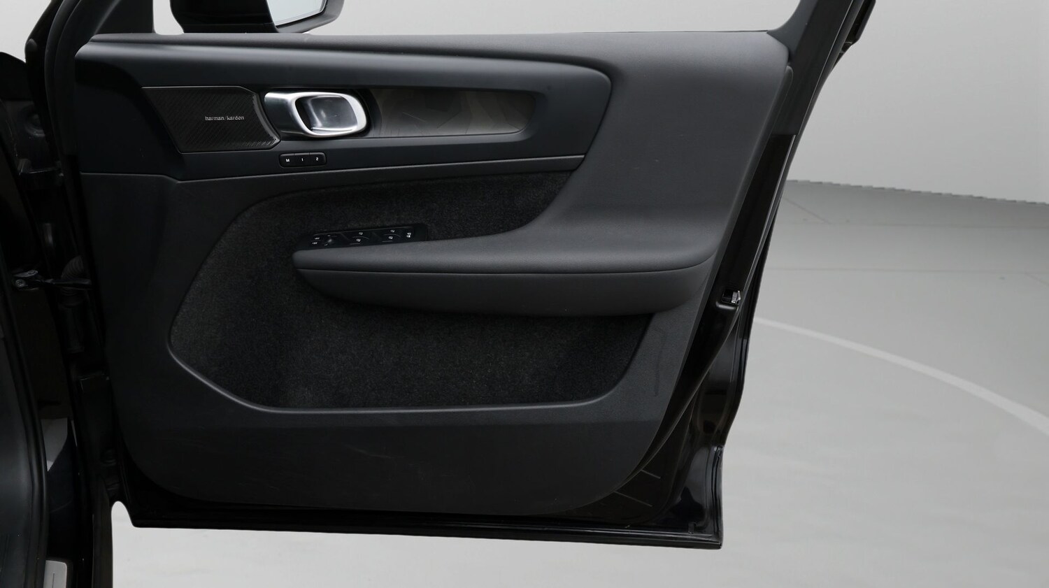 Used Volvo XC40 2023 for sale - 77829620: Photo 15