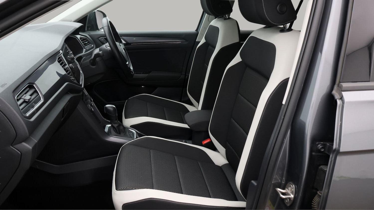 Used Volkswagen T-Roc 2021 for sale - 77451312: Photo 14