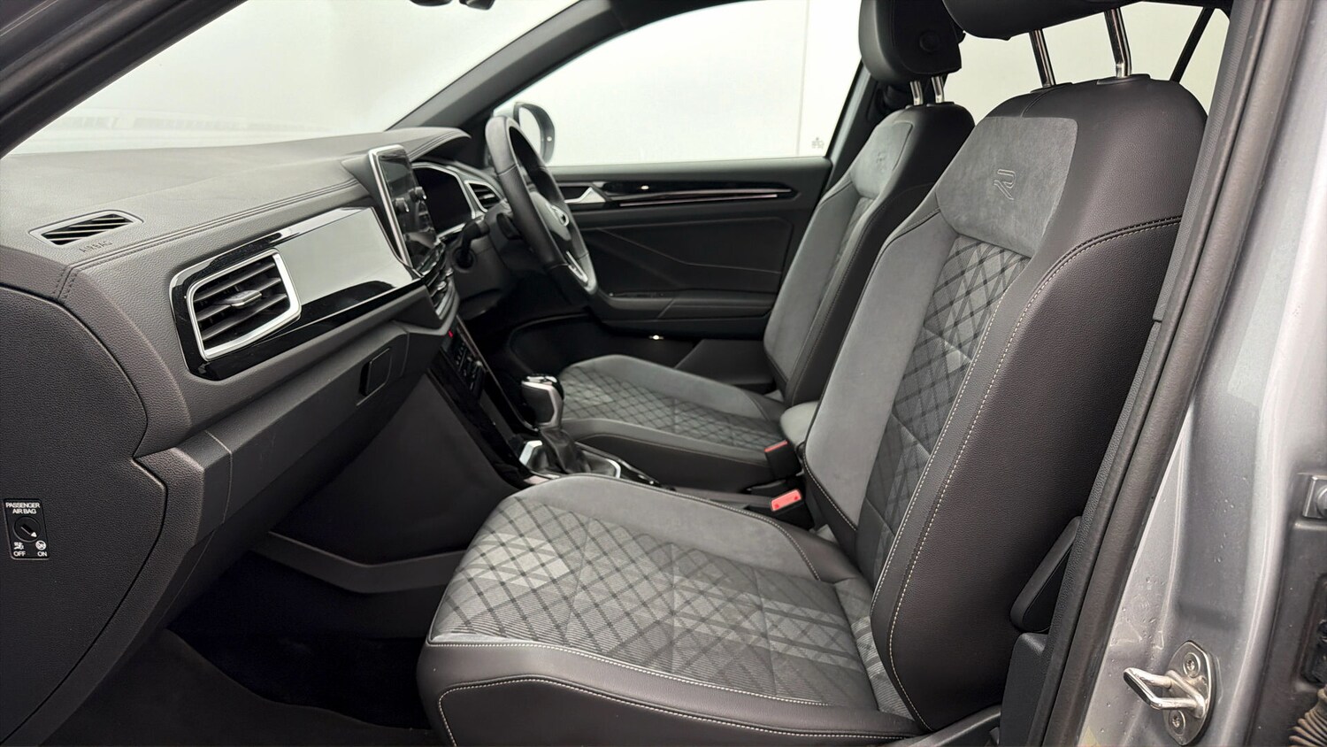 Used Volkswagen T-Roc 2023 for sale - 78176319: Photo 13