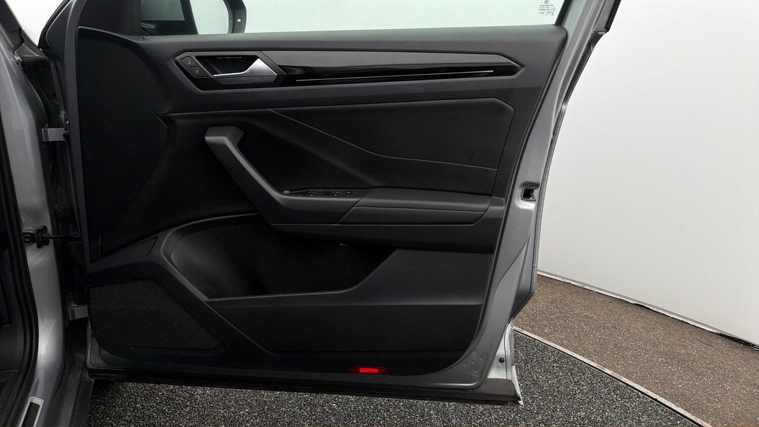 Used Volkswagen T-Roc 2023 for sale - 78176319: Photo 14