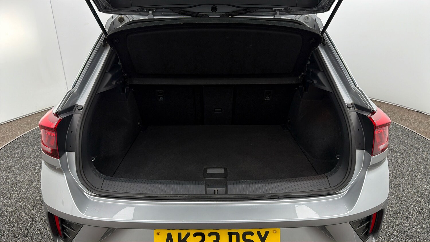 Used Volkswagen T-Roc 2023 for sale - 78176319: Photo 16