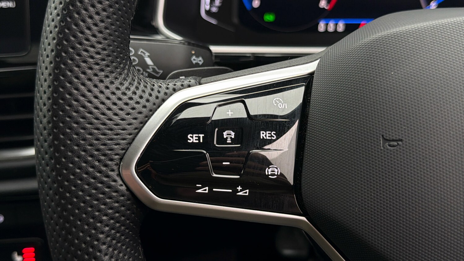 Used Volkswagen T-Roc 2023 for sale - 78176319: Photo 23