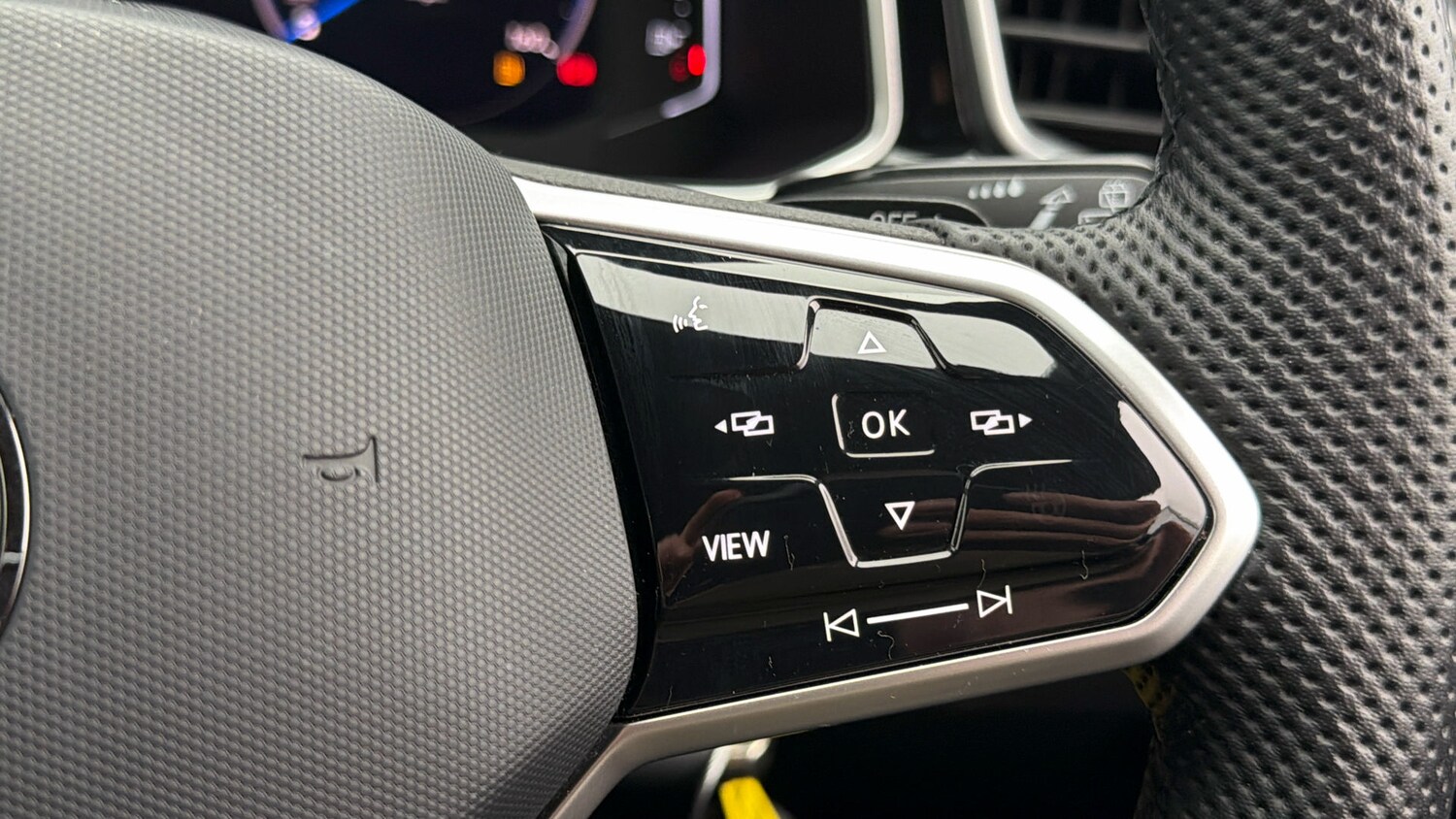 Used Volkswagen T-Roc 2023 for sale - 78176319: Photo 24