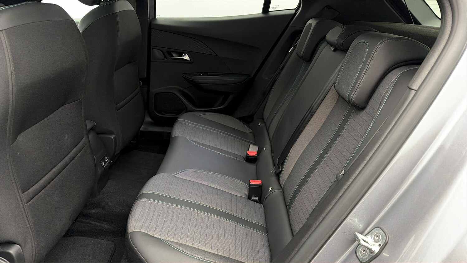 Used Peugeot E-2008 2022 for sale - 78077483: Photo 15