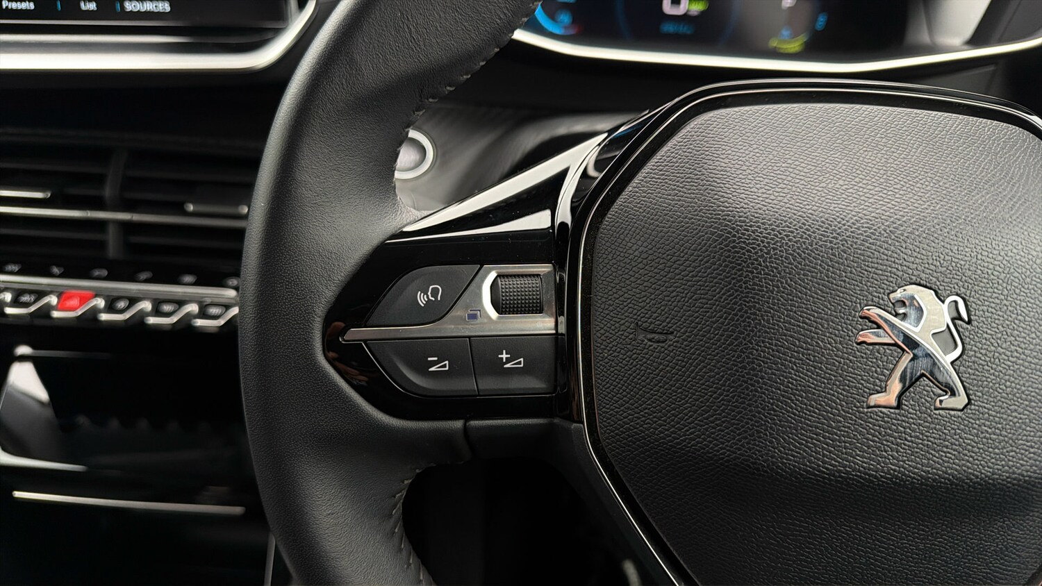 Used Peugeot E-2008 2022 for sale - 78077483: Photo 23