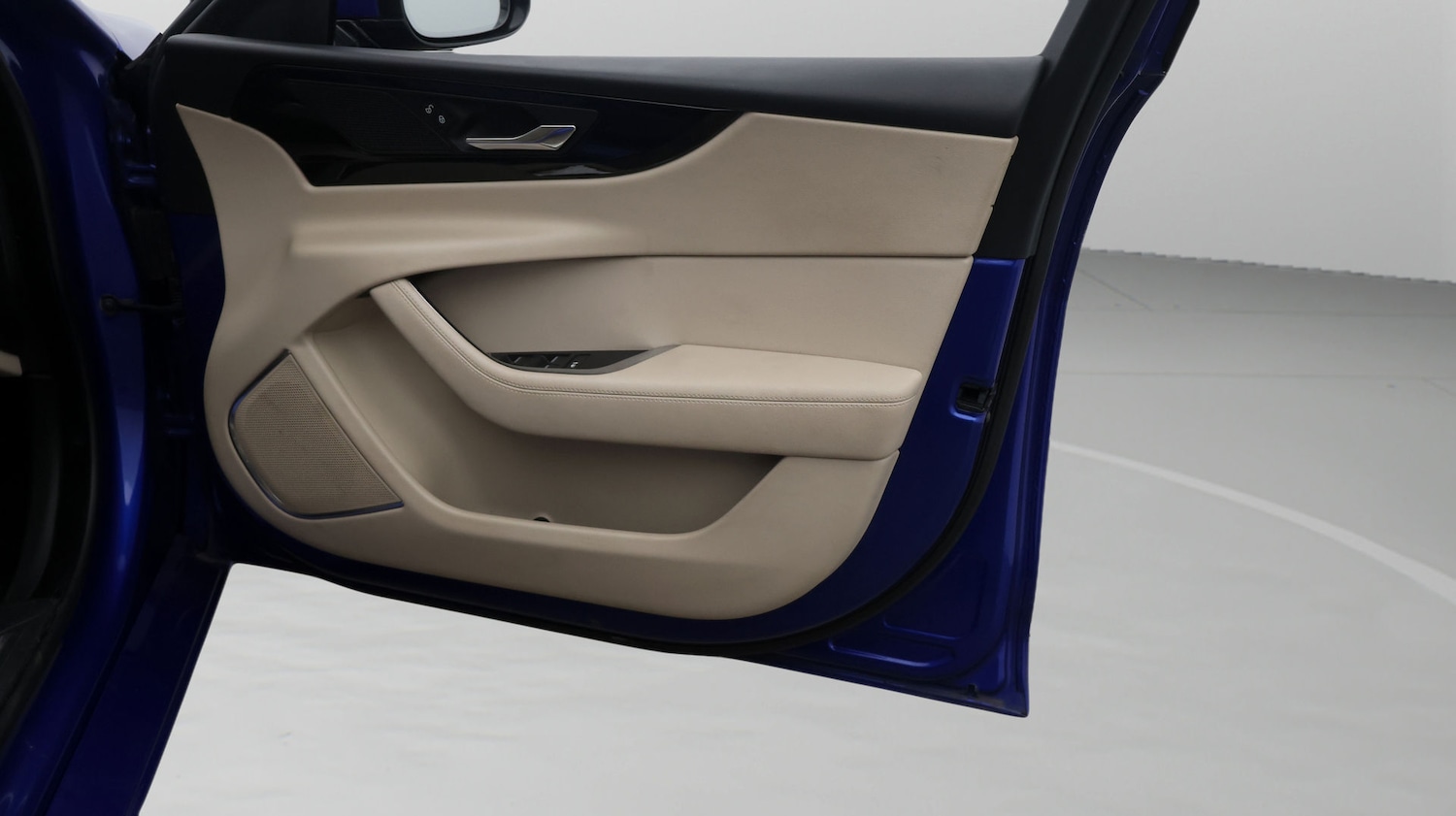 Used Jaguar XE 2019 for sale - 77064370: Photo 15