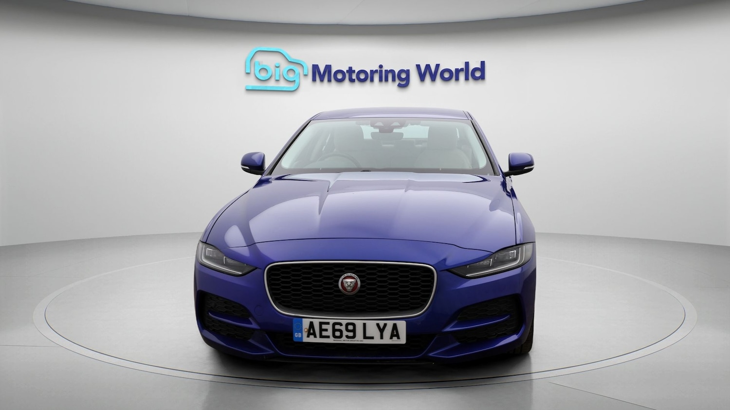Used Jaguar XE 2019 for sale - 77064370: Photo 2