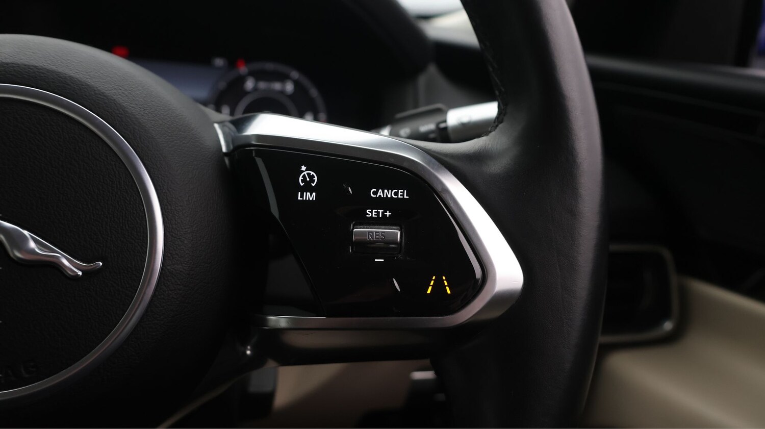 Used Jaguar XE 2019 for sale - 77064370: Photo 21