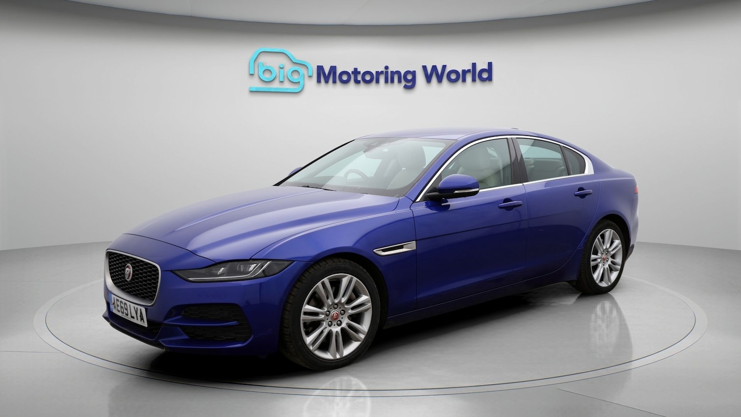 Used Jaguar XE 2019 for sale - 77064370: Photo 3