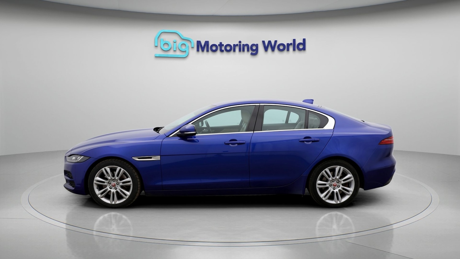 Used Jaguar XE 2019 for sale - 77064370: Photo 4